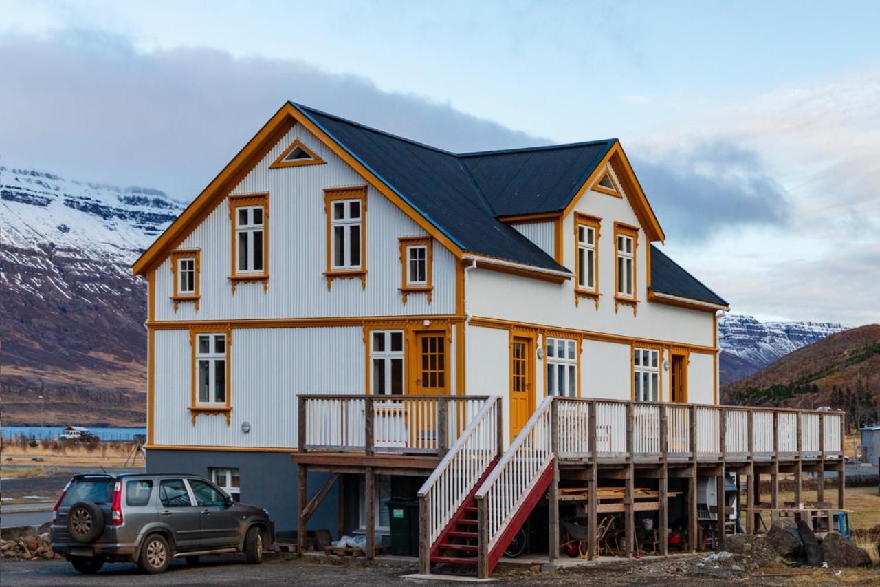 Apartamento Undiraldan - Steinholt, Old Music School Seyðisfjörður Exterior foto